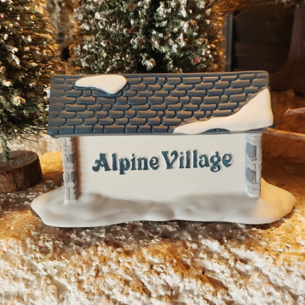 DEPARTMENT 56 - Alpine Village Sign - Retired Piece - In Original Box